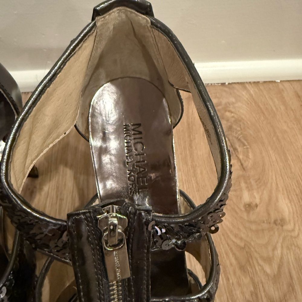 Michael Kors Glittering Silver Heels with Zipper in the front - Picture 3 of 7